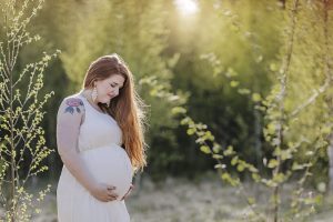 Read more about the article Näin otat kauniita kuvia raskausvatsastasi viikko viikolta