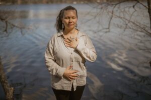 Read more about the article Voimaa hengitysharjoituksistä raskauteen, synnytykseen sekä neljänteen kolmannekseen