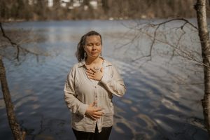 Läs mer om artikeln Styrka genom andningsövningar – för graviditet, förlossning och den fjärde trimestern