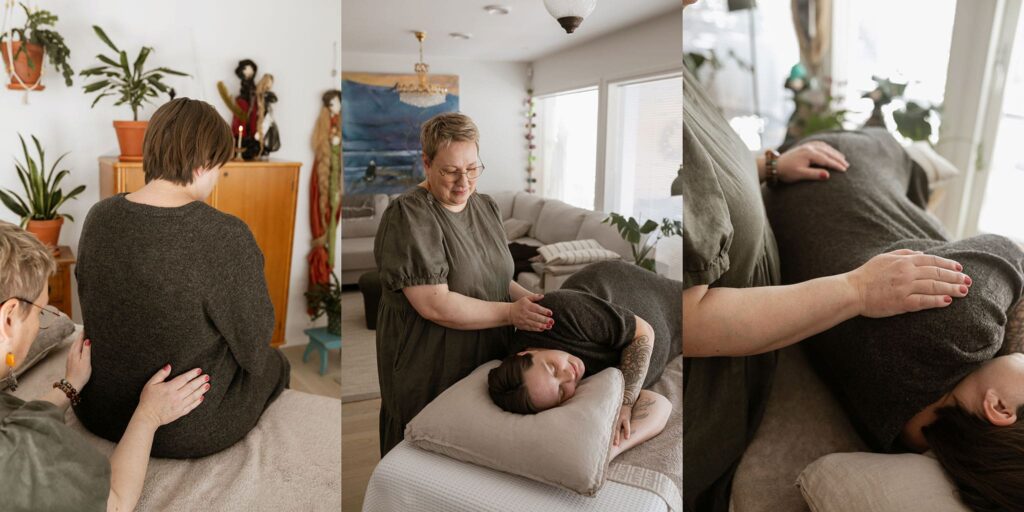 Raskaana oleva saa reiki energiahoitoa maaten ja istuen.