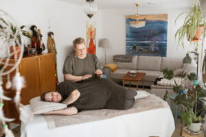 Läs mer om artikeln Reiki energibehandling som stöd under graviditeten och tiden efter förlossningen